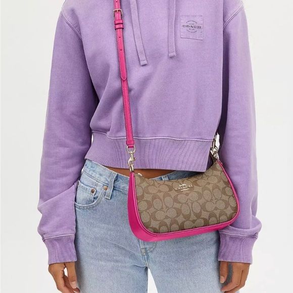 🆕🎊NWT! Coach Teri Shoulder Bag in Khaki/Cerise Msrp:$350.00 - Picture 4 of 7
